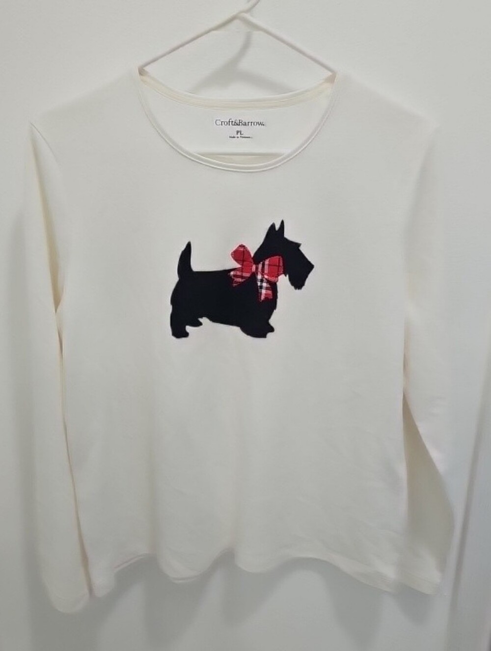 Croft & Barrow Women’s Cream Petite Large Long-Sleev With Dog On Front ( Scotty)